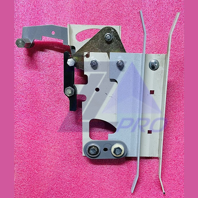 Отводка дверей кабины 0411Е.03.10.060-02 ЩЛЗ