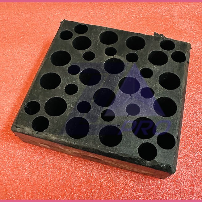 Амортизатор подрамника 160х160х40мм 0471.22.00.005 МЛЗ