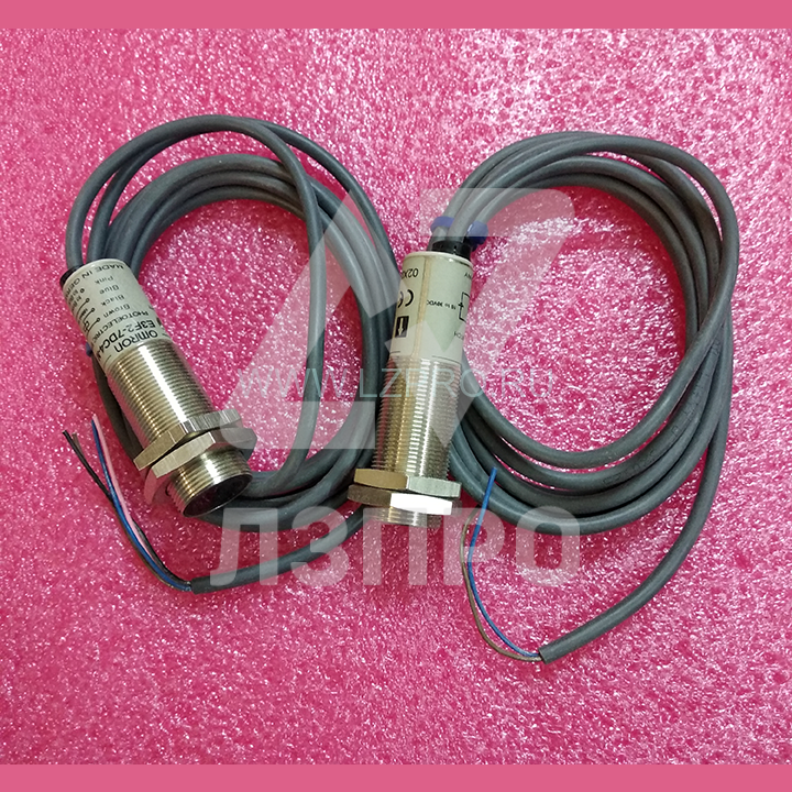 Фотоэлектрические датчики (2 шт.) E3F2-7C4-M 2M