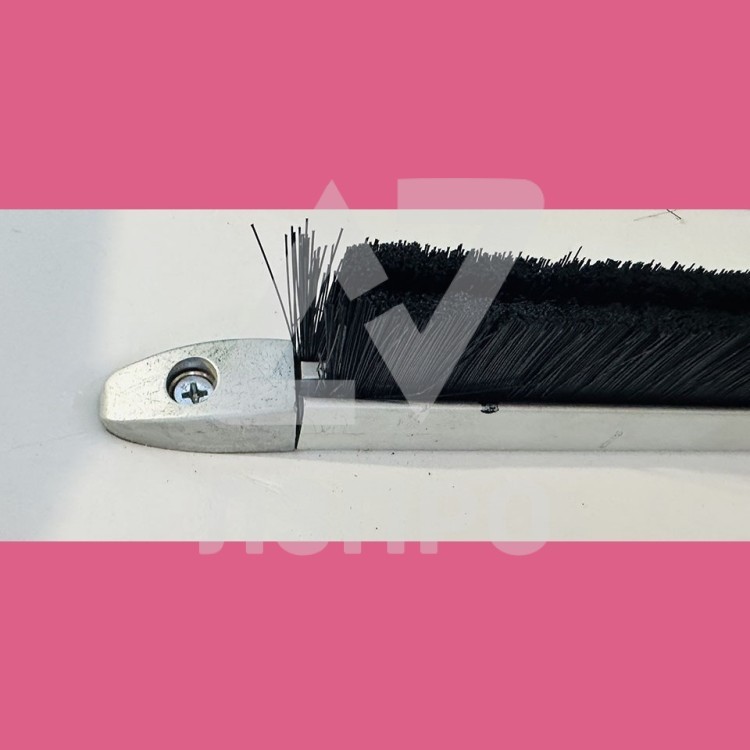 Щетка безопасности эскалатора двухрядная, алюминиевый колпачок под винт Китай