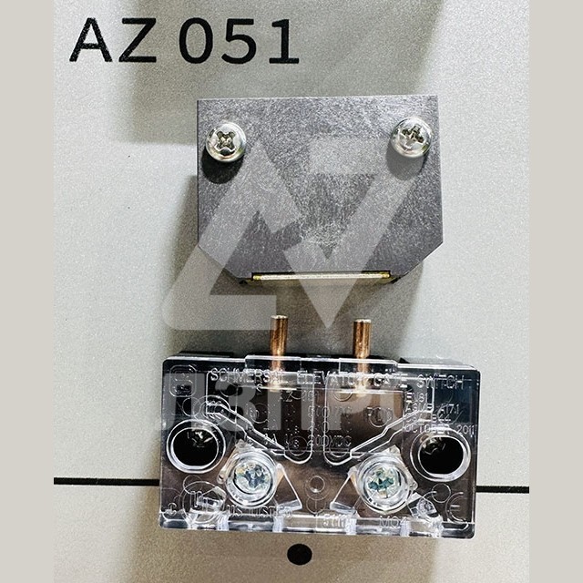 Выключатель (контакт дверей) AZ 051 SCHMERSAL