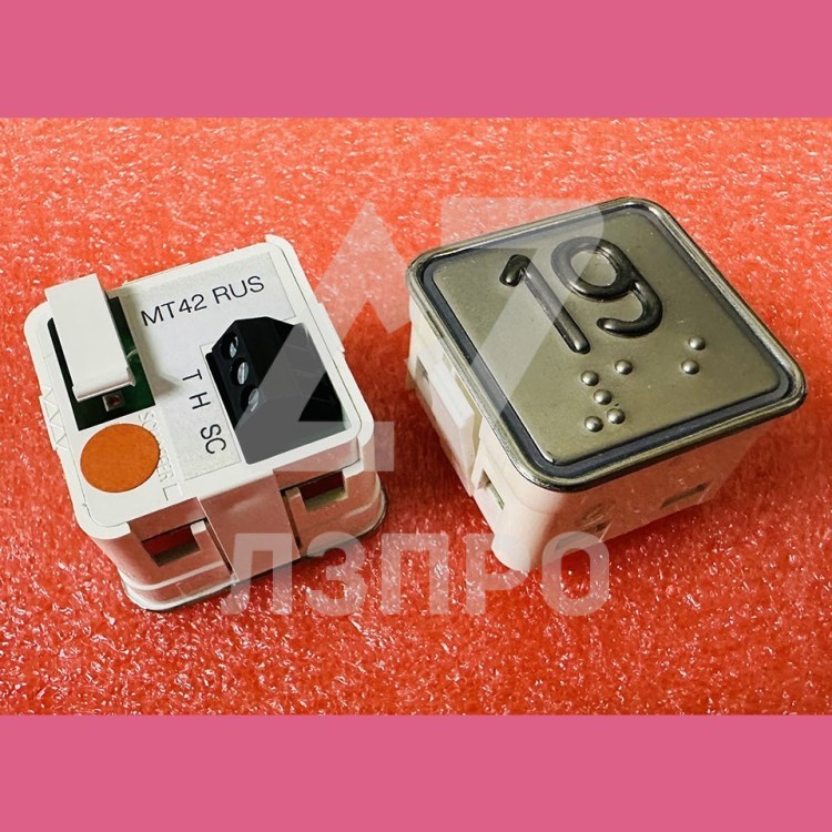 Модуль кнопочный "19" красная подсветка с шрифтом Брайля MT42 RUS Schaefer ЩЛЗ