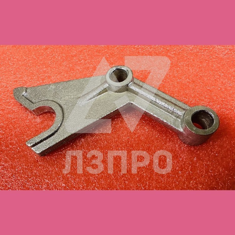 Рычаг отводки дверей кабины правый 0411.03.15.253 МЛЗ