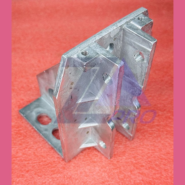 Башмак скользящий кабины L=140мм 0411С.23.00.401 (0411С.03.02.340) ЩЛЗ