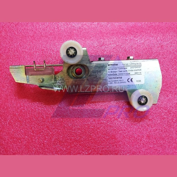 Замок дверей шахты левый CPP.4000RI000 210/10/40/ST Fermator
