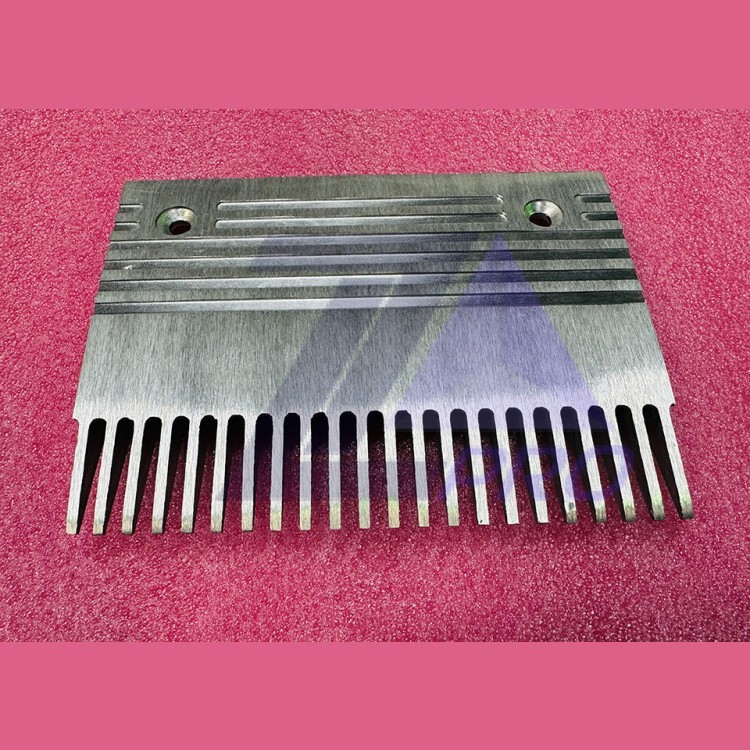 Гребенка траволатора центральная 22 зуба 200*150 FGD05702 SJEC