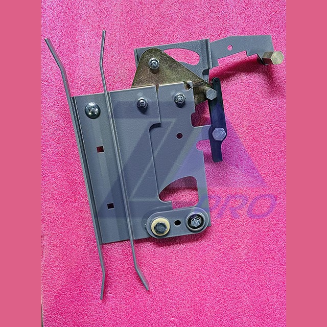 Отводка дверей кабины 0411Е.03.10.060-01 ЩЛЗ