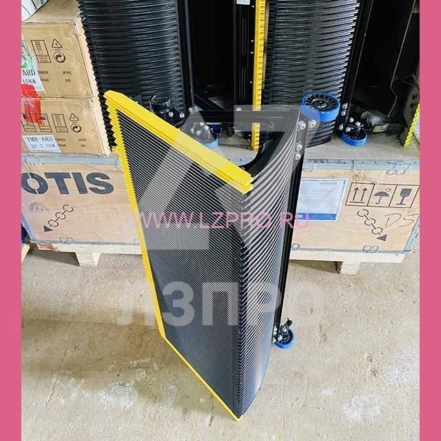 Ступень эскалатора 1000 мм (пластиковые желтые демаркационные линии с 3х сторон)   XAA26145M13 Xizi