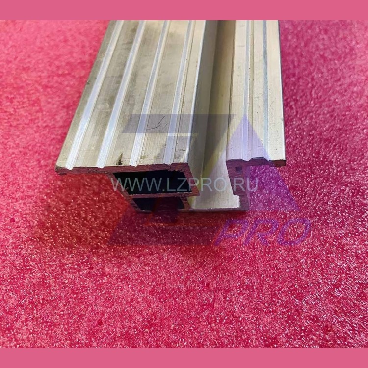 Порог дверей кабины L-1300мм 0411С.06.00.009-05 WellMaks ЩЛЗ