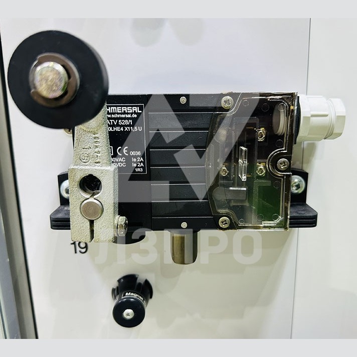 Выключатель безопасности (замок) ATV 528/1 AV 20LHE4 X11,5U SCHMERSAL