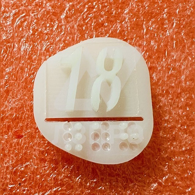 Вставка '18' MAA251D118 Otis